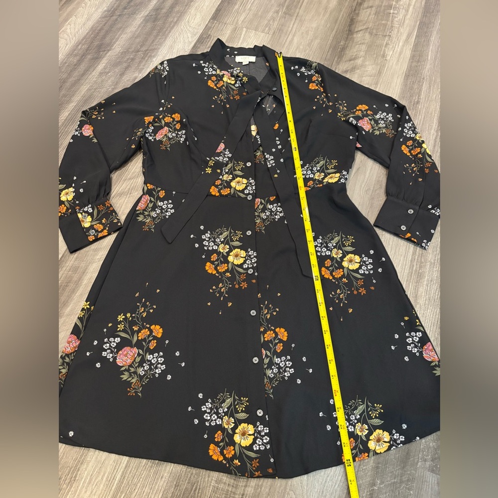 LOFT Black Floral Button-Front Dress with Neck Tie - Size 12p - Picture 3 of 7